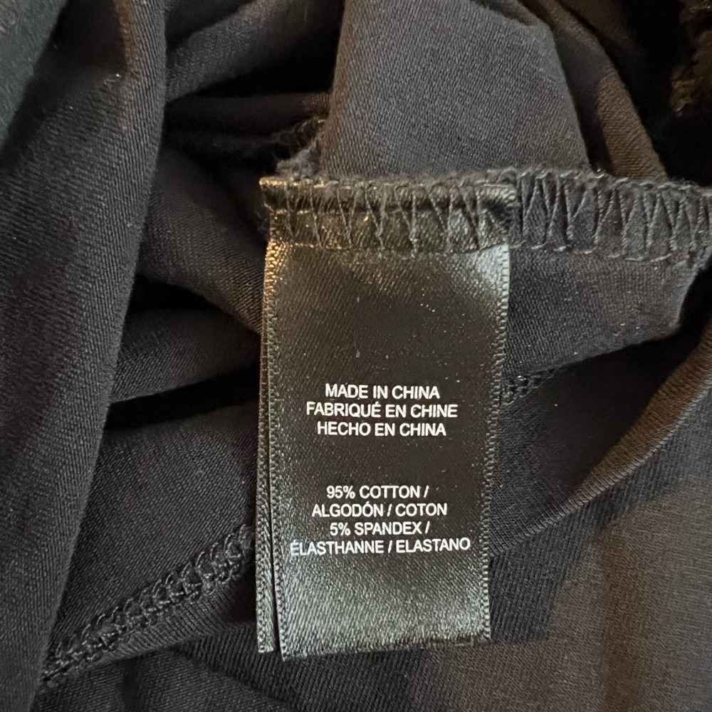 Kenneth Cole Men’s NWOT Black V-Neck T-Shirt - Picture 4 of 4